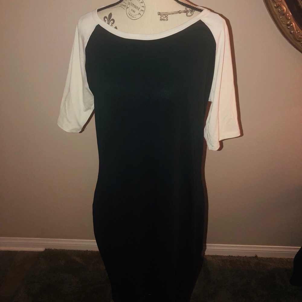 Lularoe baseball tee style